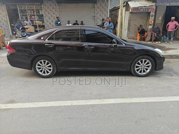 Toyota Crown 2009 Maroon