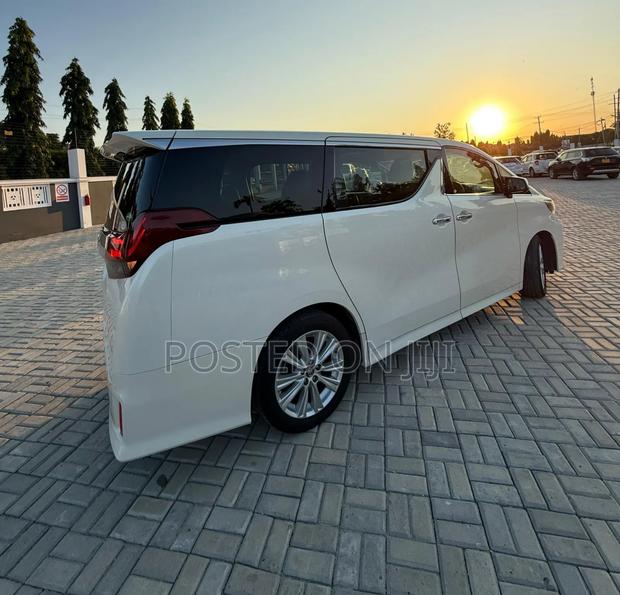 Toyota Alphard 2016 White