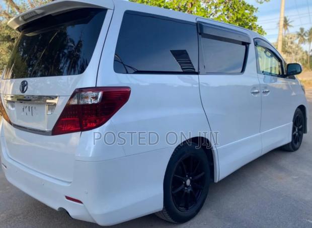 Toyota Alphard 2009 White