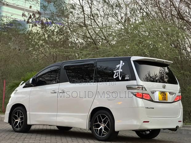 Toyota Vellfire 2008 White