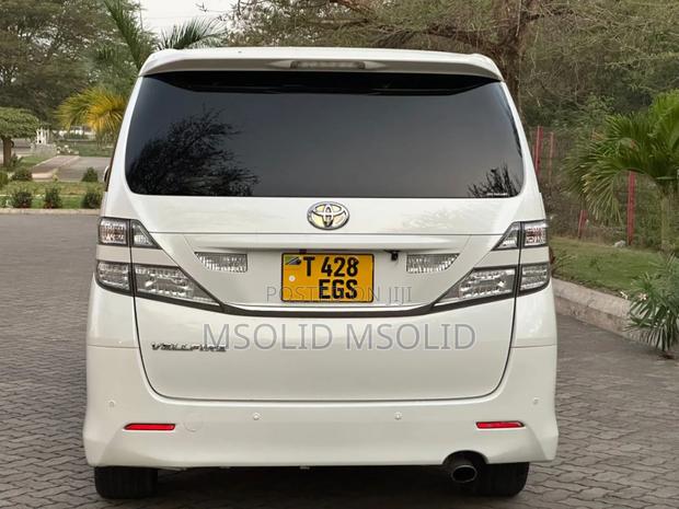 Toyota Vellfire 2008 White