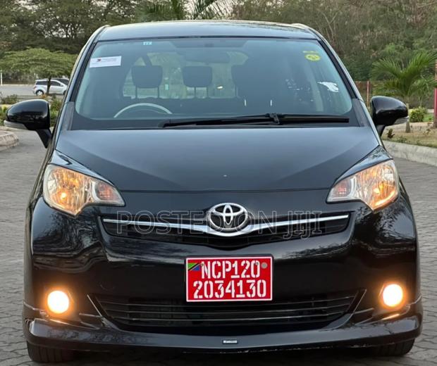 Toyota Ractis 2010 Black