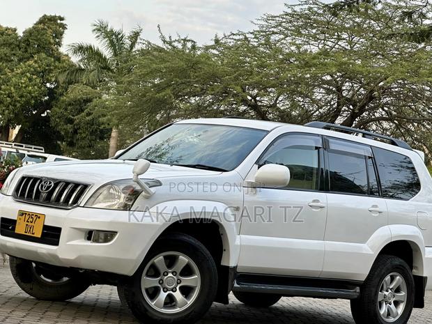 Toyota Land Cruiser Prado 2006 White
