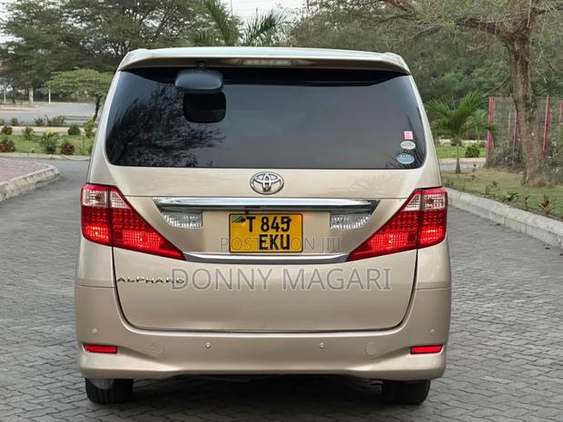 Toyota Alphard 2008 Gold