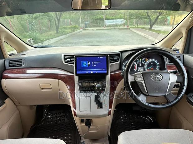 Toyota Alphard 2008 Gold