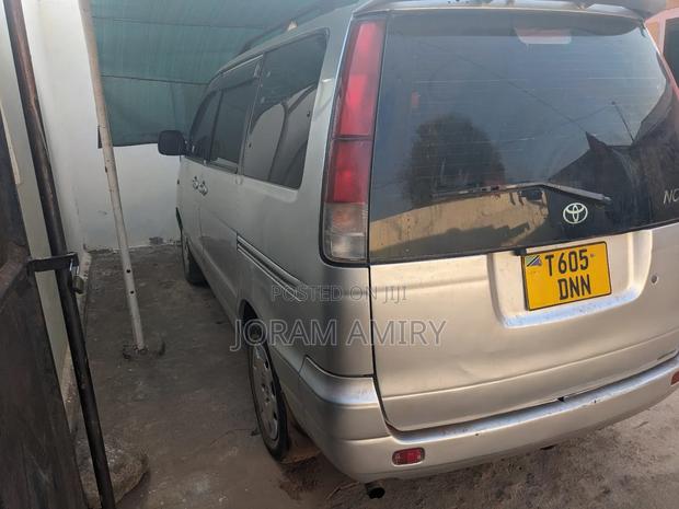 Toyota TownAce Noah 2001 Silver