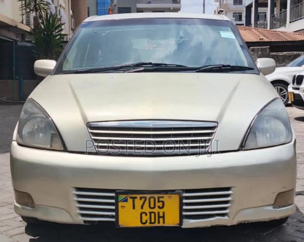 Toyota Opa 2001 Gold