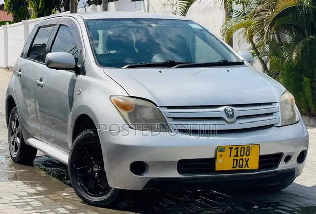 Toyota IST 2003 Silver