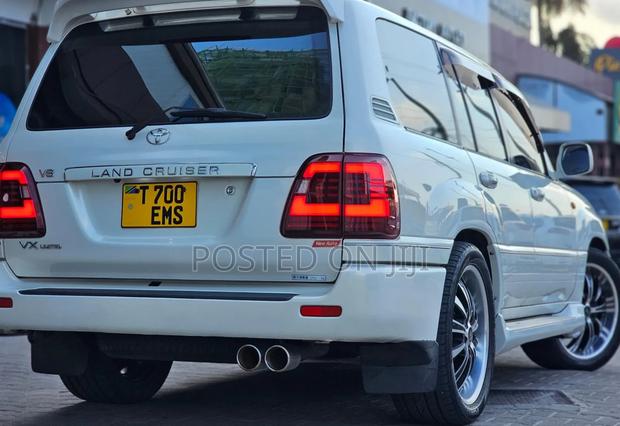 Toyota Land Cruiser 2004 White