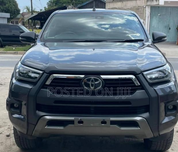 Toyota Hilux 2021 Gray