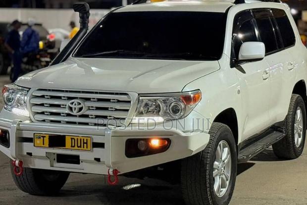 Toyota Land Cruiser 2009 White