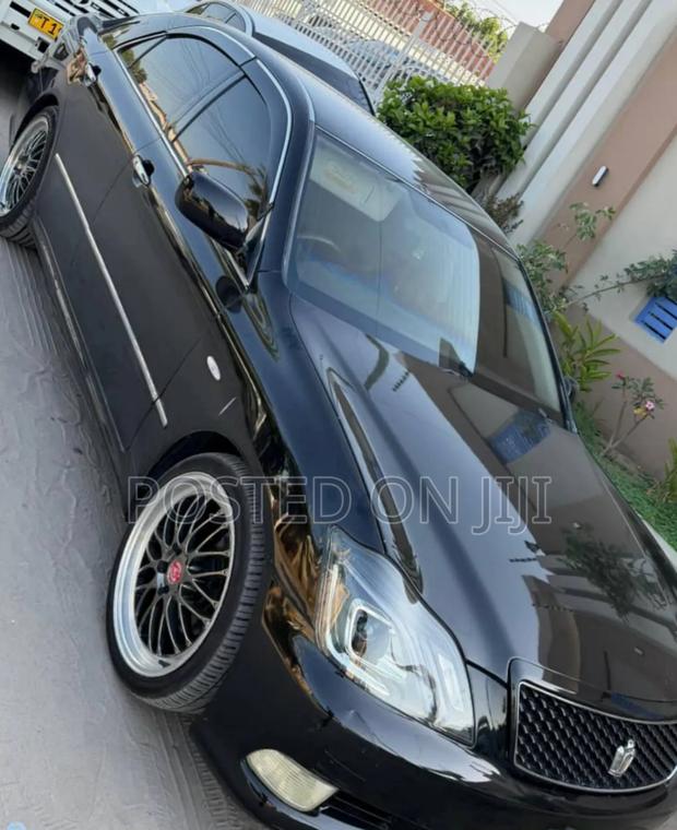 Toyota Crown 2006 Black