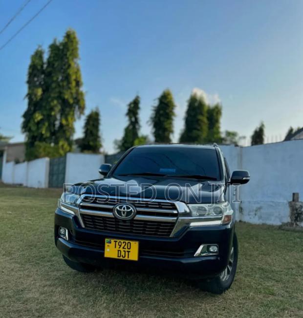 Toyota Land Cruiser 2010 Black