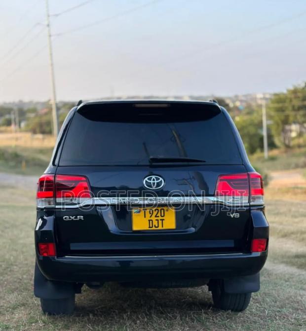 Toyota Land Cruiser 2010 Black