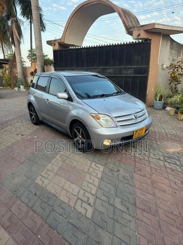 Toyota IST 2004 Silver