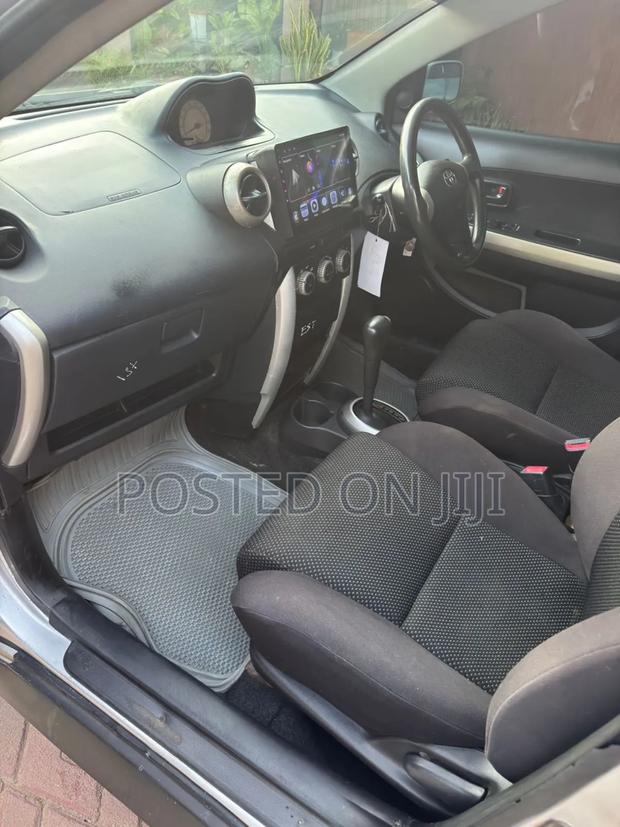 Toyota IST 2004 Silver