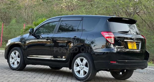Toyota Vanguard 2011 Black