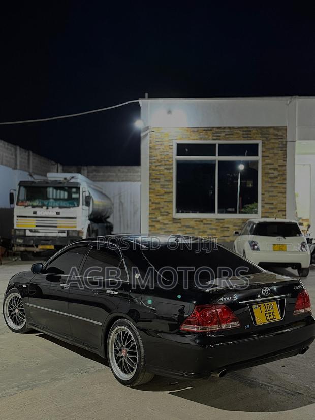 Toyota Crown 2006 Black