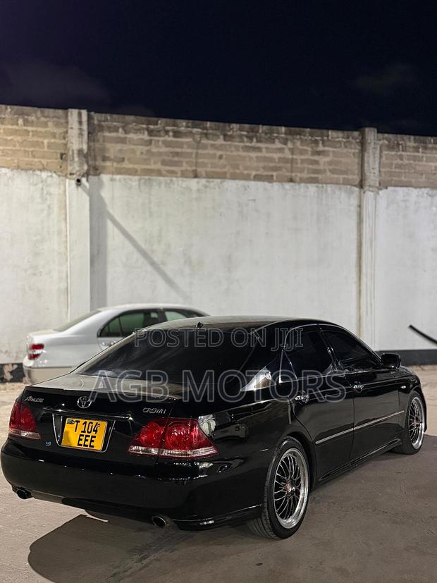 Toyota Crown 2006 Black