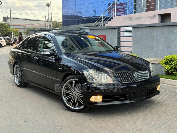 Toyota Crown 2004 Black