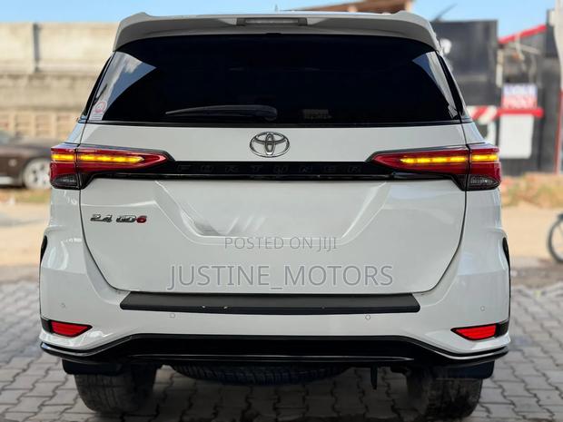 Toyota Fortuner 2023 White