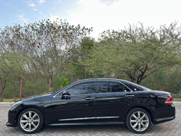 Toyota Crown 2010 Black