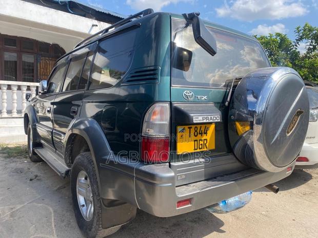 Toyota Land Cruiser Prado 2000 Green