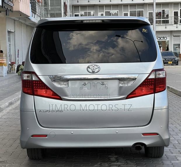 Toyota Alphard 2010 Silver