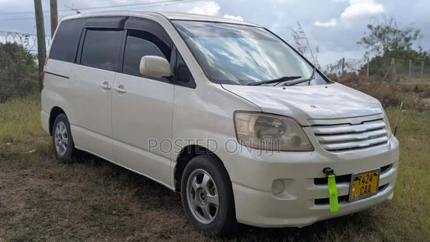 Toyota Noah 2003 White