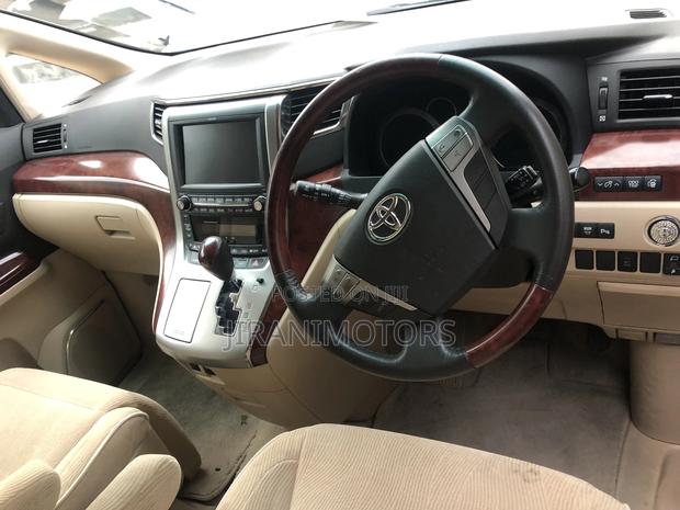 Toyota Alphard 2.4 Petrol AWD 2009 Silver