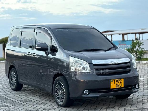 Toyota Noah 2009 Black