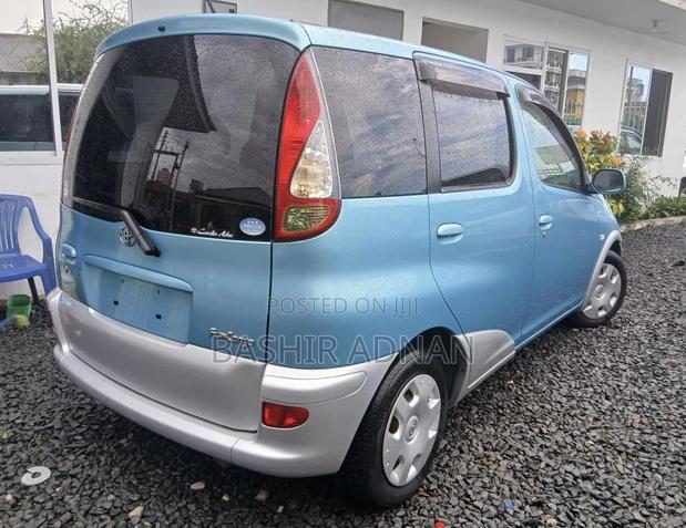 Toyota Fun Cargo 2004 Blue
