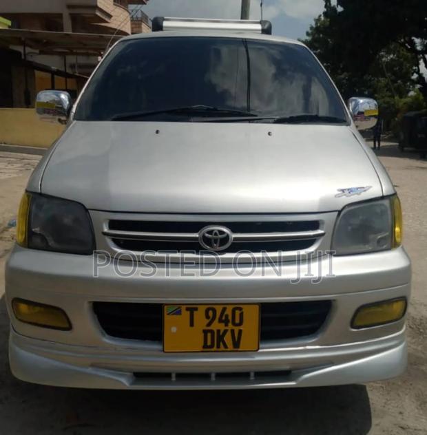 Toyota Noah 2002 Silver