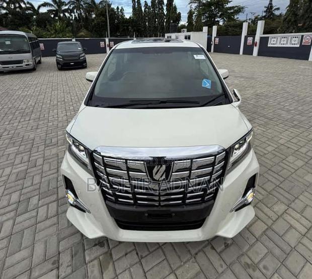 Toyota Alphard 2.5 Petrol FWD 2016 White