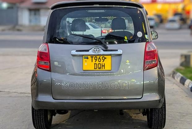 Toyota Ractis 2006 Gray