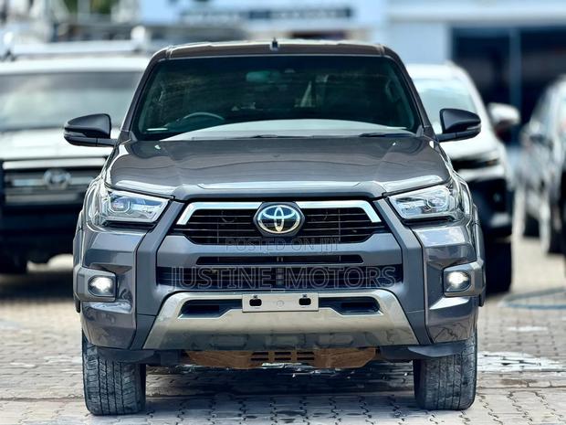 Toyota Hilux 2021 Gray
