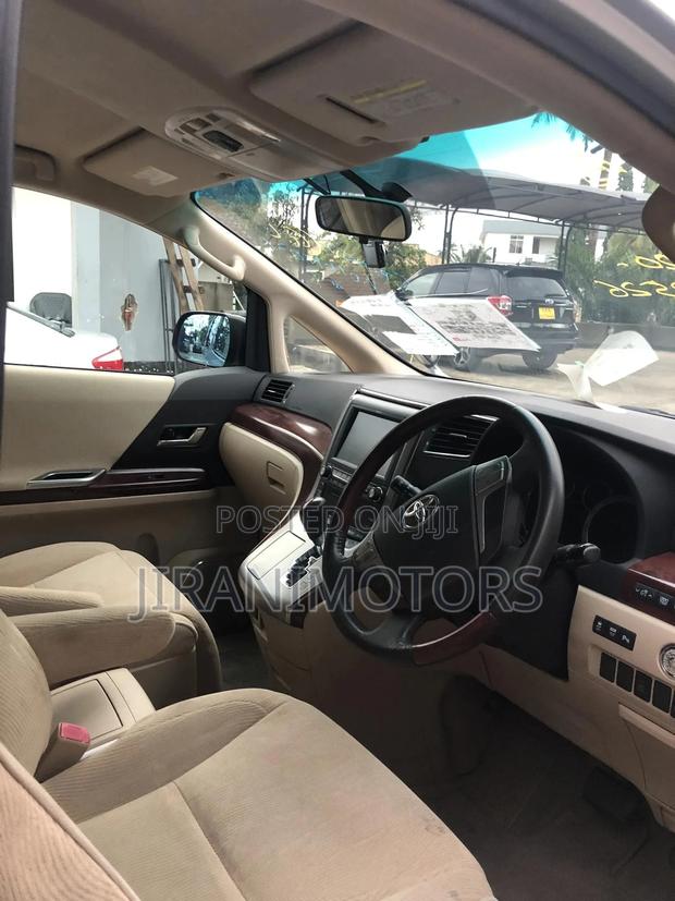 Toyota Alphard 2.4 Petrol AWD 2009 Silver
