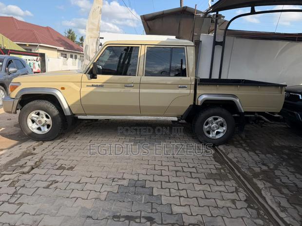 Toyota Land Cruiser 2014 Beige
