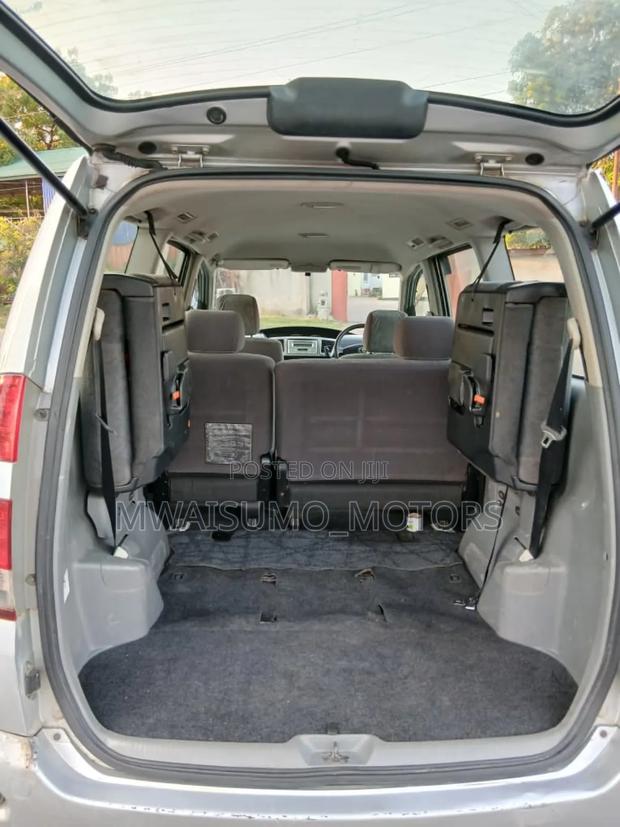 Toyota Noah 2005 Silver