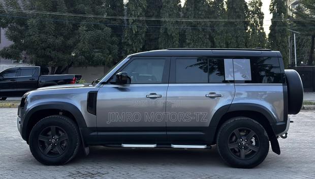 Land Rover Defender 2025 Gray