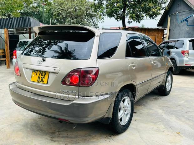 Toyota Harrier 2002 Gold