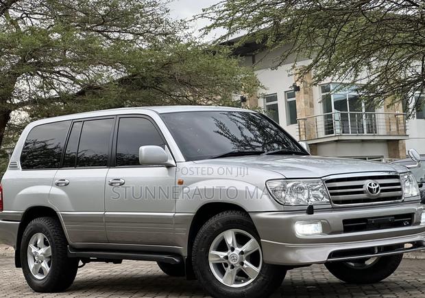 Toyota Land Cruiser 2005 Gray