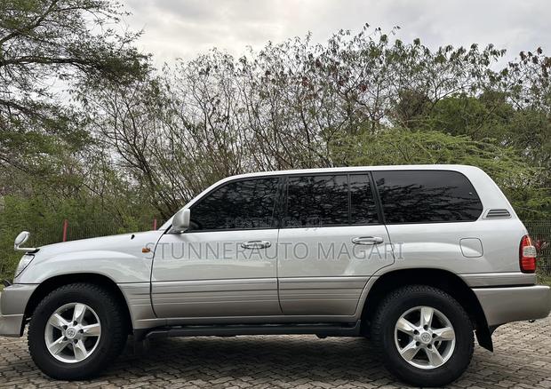 Toyota Land Cruiser 2005 Gray