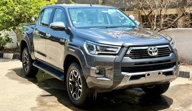 Toyota Hilux 2025 Gray