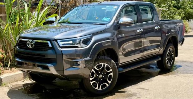 Toyota Hilux 2025 Gray
