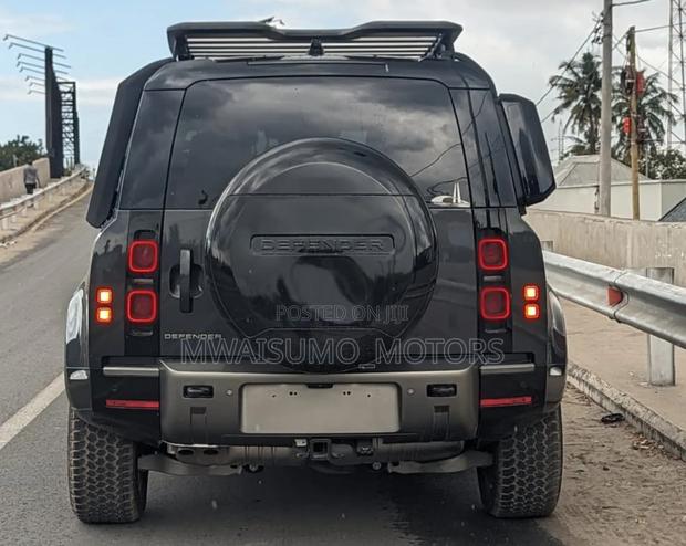 Land Rover Defender 2024 Gray