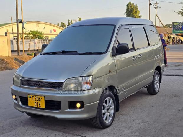 Toyota Noah 2003 Gray