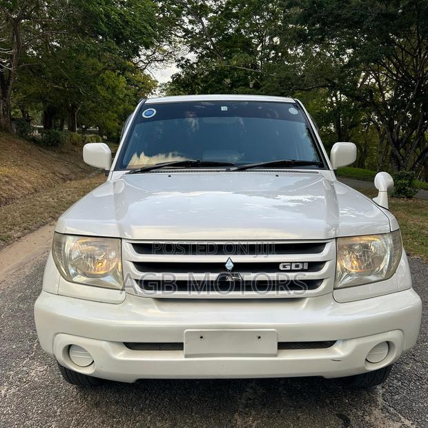 Mitsubishi Pajero 2003 White