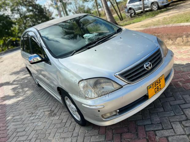 Toyota Nadia 2003 Silver