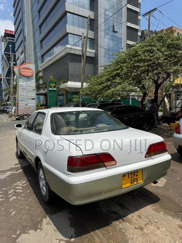 Toyota Cresta 2001 White